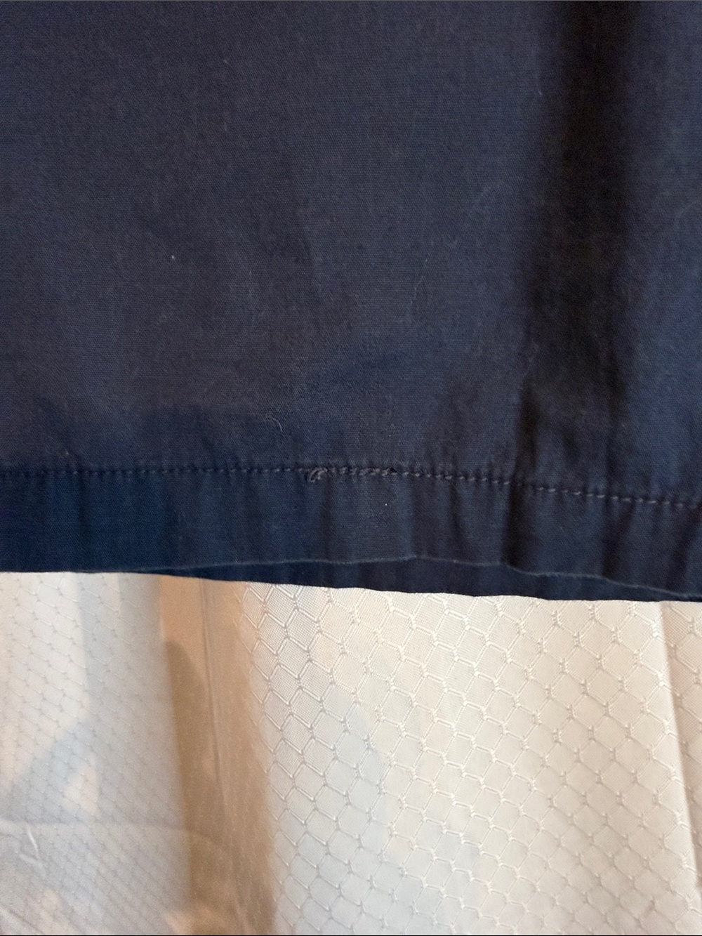 Old Navy Bermuda Navy shorts in a size 6 - Picture 4 of 6
